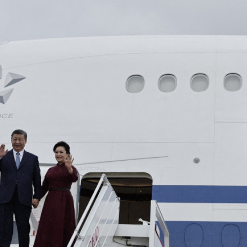 Galerie Foto Xi Jinping a ajuns duminică la Paris. Președintele chinez a revenit în Europa pentru prima dată din 2019