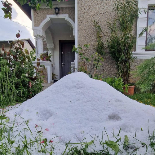 Pietrari devastat de grindină în această după-amiază