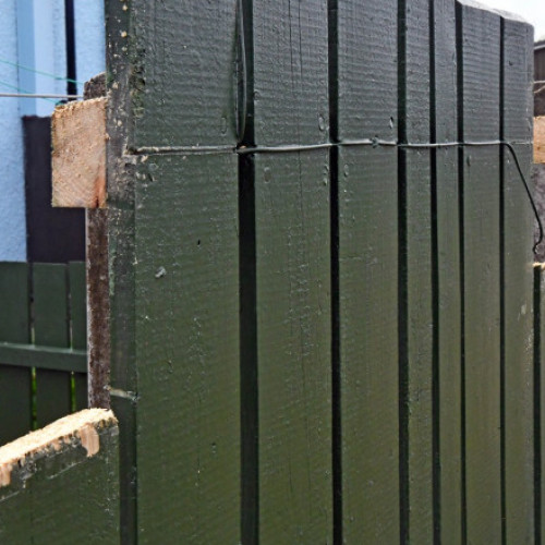 Atac sinistru de tip paramilitar la Bushmills: Bărbat crucificat pe gard cu cuie în mâini