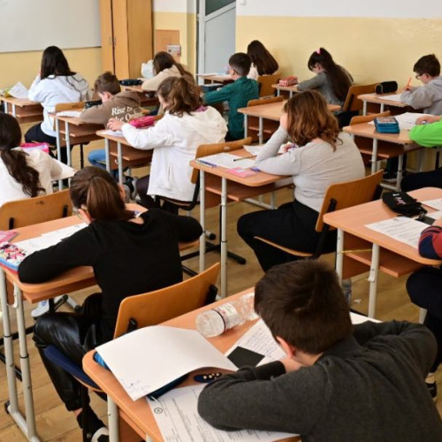 Elevii se întorc la școală după Paște. Cursurile încep pe 8 mai, iar elevii terminali au evaluări și BAC