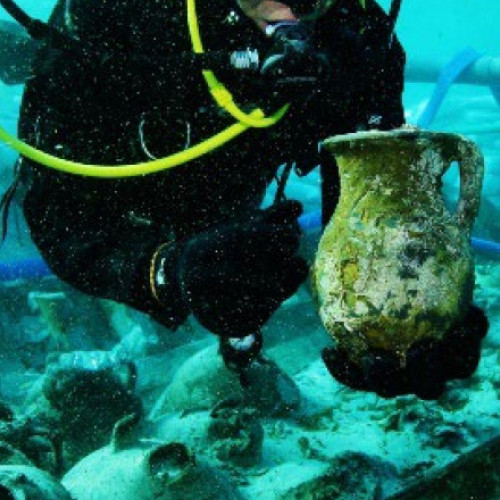 Epava romană de 1.700 de ani, găsită în apropierea unui târg, conține sos rar de pește. Descoperirea oferă informații noi și este un pas important în studierea istoriei.