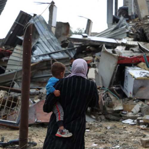 Bombele israeliene au lovit estul oraşului Rafah în timpul evacuării populaţiei