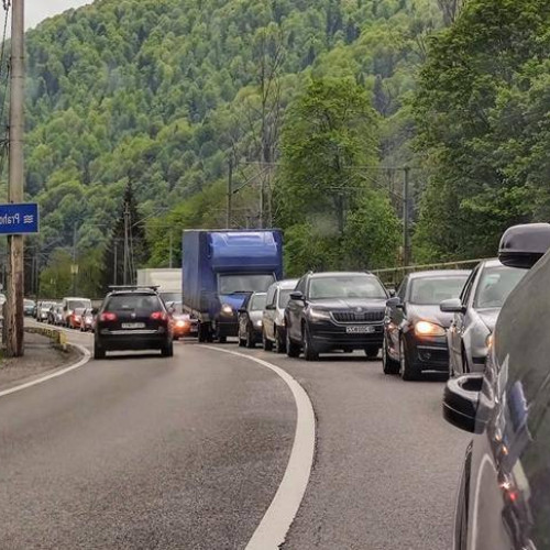 Trafic aglomerat la întoarcerea turiștilor din minivacanță: Rutele recomandate pentru a evita aglomerația pe drumul Ploiești - Brașov