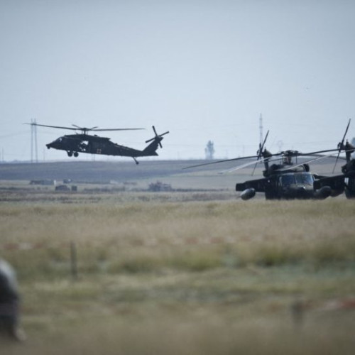 A început exerciţiul multinaţional NATO "Răspuns Prompt" 24, cu participarea a 5.000 de militari din şapte ţări prietene şi aliate. România contribuie cu baze aeriene şi trei poligoane la una dintre cele mai mari operaţiuni de desant aerian din Europa.