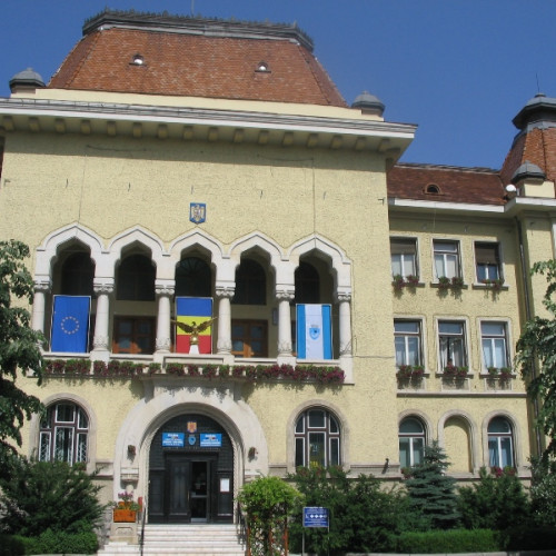 Opt competitori, inclusiv 5 independenţi, se luptă pentru fotoliul de primar al Târgu Mureş