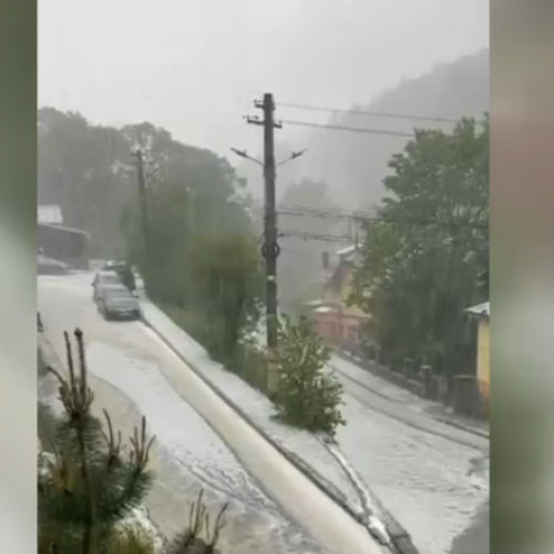 Intervenție pompieri în situația grindină și inundații în Sinaia și județul Iași - DN1 afectat, trafic reluat după lucrări de intervenție