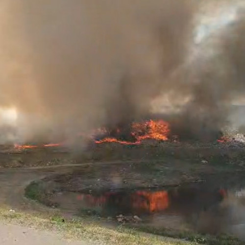 Alertă de incendiu la groapa de gunoi din Galați: Locuitorii din zonă sunt avertizați să închidă geamurile