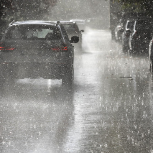 Avertizare de furtuni în țară - Cod galben de ploi torențiale, grindină și vijelii. Vreme instabilă în București