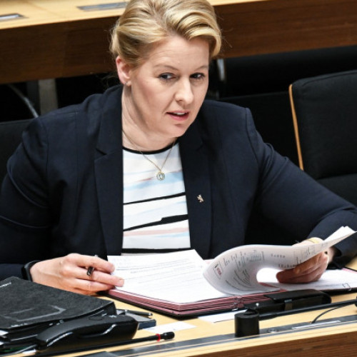 SENATOAREA GERMANĂ LOVITĂ ÎNTR-O BIBLIOTECĂ: FOST PRIMAR AL BERLINULUI A AJUNS LA SPITAL