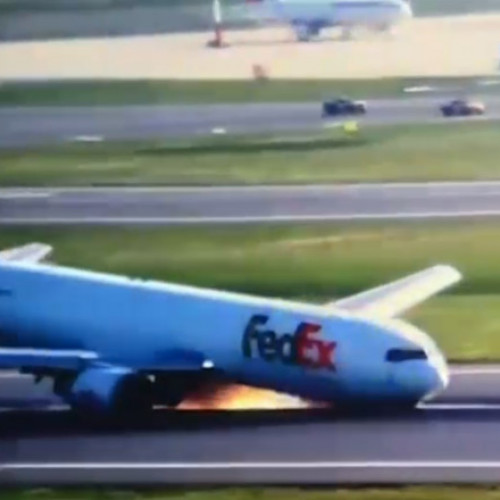 Aeronava de marfă a aterizat în siguranță fără roțile din față la Istanbul