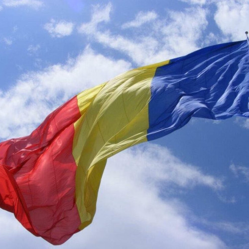 Ceremonie de Ziua Europei și Independenței la Beclean: Onoare militară, serviciu religios și depunere de coroane de flori la Monumentul Eroilor
