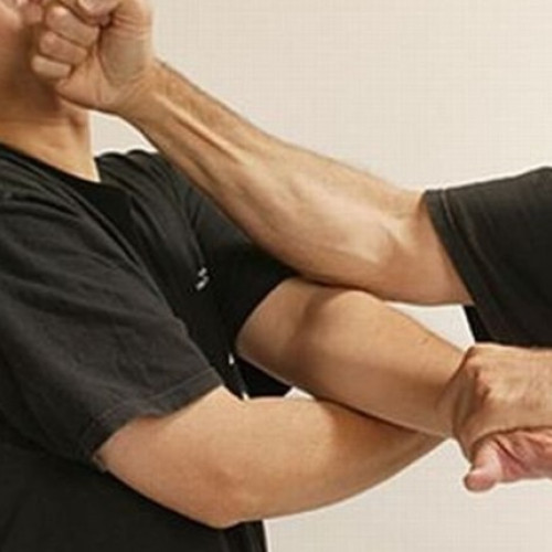 Tentativă de omor la Şimand: Inculpatul rânită contraviată la Tribunalul Arad pentru că a lovit pe vătămatul T.D.M. cu un obiect contondent