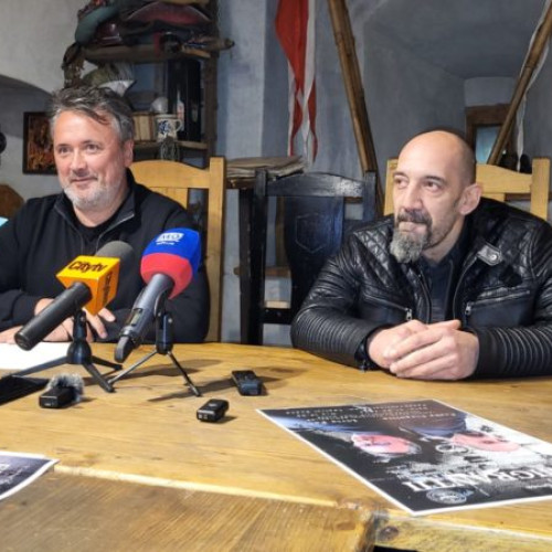 Teatrul Scena din Târgu Mureş invită publicul la un spectacol extraordinar despre emigranții români și efectele fenomenului în societatea de după 1990! Premiera piesei "Emigranții" va avea loc în colaborare cu UMFST Tg.Mureș, urmată de mese rotunde cu tema emigraţiei. Adaptarea piesei se bazează pe realitatea emigranților și este realizată de regizorul Sorin Misirianţu. Nu ratați acest spectacol emoționant cu Liviu Pancu și Csaba Ciugulitu vineri, 10 mai, de la ora 19.30 la Teatrul Scena!