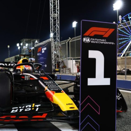 F1: Red Bull aduce 220 de oameni de la Mercedes