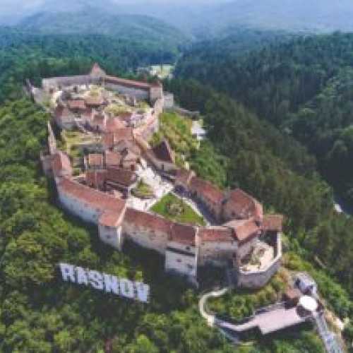 Cetatea Medievală Râșnov a fost preluată de către Primărie de la constructorul care trebuia să o renoveze