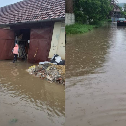 Ploaia reprofilată din Alba Iulia creează probleme în subsoluri și curți. Echipajele ISU sunt în acțiune.