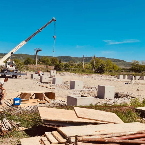 Producție de ambulanțe la Aiud: Compania Deltamed va construi o fabrică nouă în oraș, la finalul acestui an