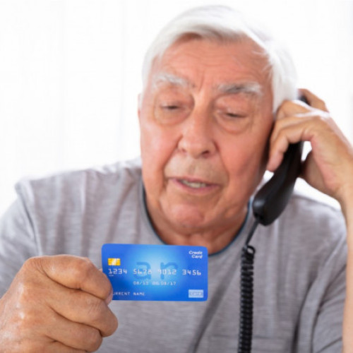 Sute de mii de europeni care au vrut să își cumpere haine de firmă au fost păcăliți. Este una dintre „cele mai mari escrocherii online”