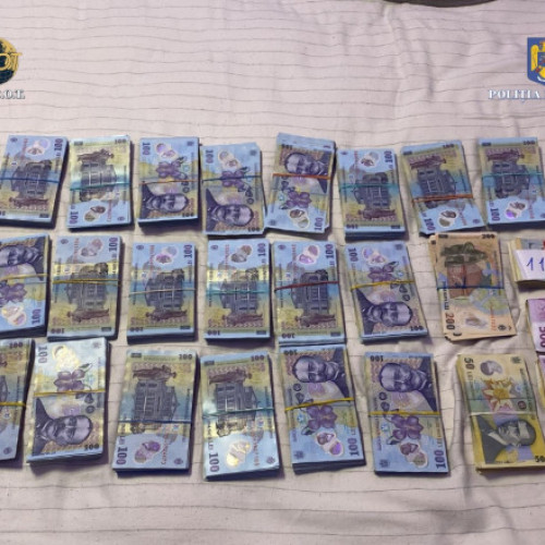 Galerie Foto 29.000 de colete cu droguri trimise în țară de o grupare care aducea materia primă din Asia și o prelucra într-o fabrică din Argeș