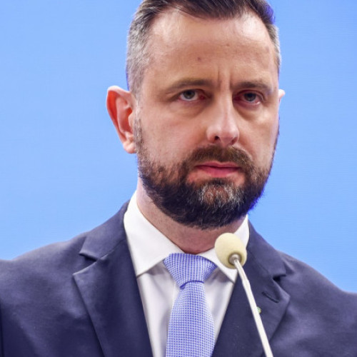 Ministrul apărării polonez pregătește un "rucsac de urgență" în caz de război și îi încurajează pe concetățeni să procedeze la fel