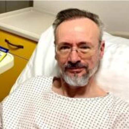 Mihai Albu, celebrul designer român, a învins cancerul de prostată printr-o operare de succes.