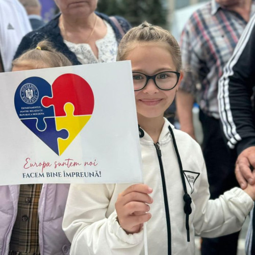 Cetățeni adunați la evenimentele de Ziua Europei în Piața Marii Adunări Naționale