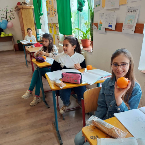 Procesul de implementare a programului "Masă Sănătoasă" a fost lansat în Gura Ocniței: școlarii și preșcolarii primește pachete alimentare