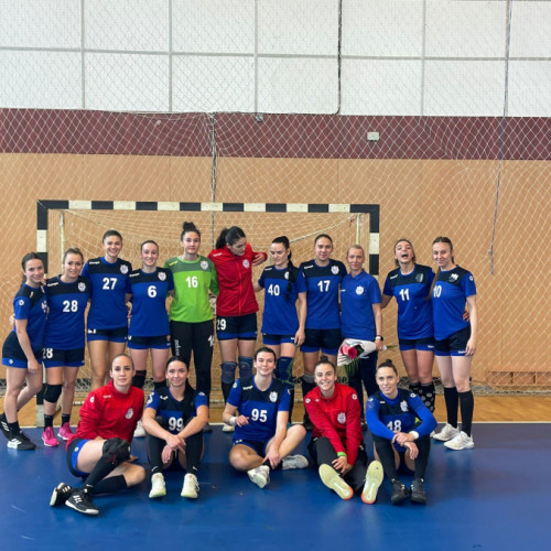 | CSM pregatit pentru promovare, deva primul adversar la turneul final (Iași, din 10 până în 12 mai)
CSM Iași, Galați, Roman, Slatina, Ploiești, Slobozia, Deva și Universitatea Cluj fac parte din cele mai bune echipe de handbal feminin, ce au evoluat în eșalonul al doilea, și se pregătesc pentru turneul final de promovare. Gălățencele au de întâmpinat Deva în primul meci din concursul plin de intensitate.