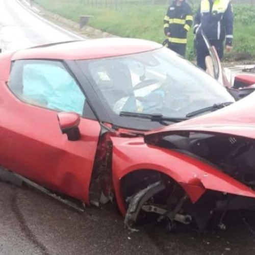 Accident grav în județul Cluj: Ferrari distrus și două persoane rănite