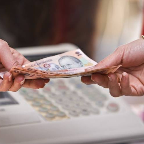 Un Raport al Comisiei Europene: 1,4 Milioane de Români Lucrează la Negru în Ţară, Contribuind la Şomajul de Lungă Durată şi Riscurile de Sărăcie