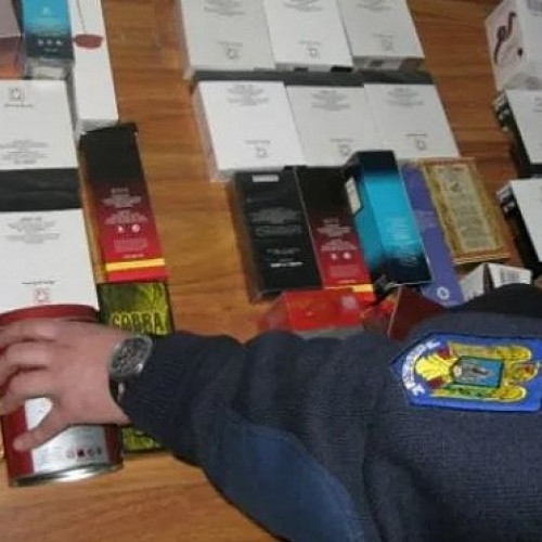 Tășnad: Bărbat de 45 de ani prins de polițiști, vindea parfumuri false pe stradă