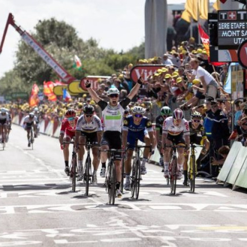 Ciclism: Mark Cavendish câştigă a 2-a etapă a Turului Ungariei; Martin Voltr, noul lider la general