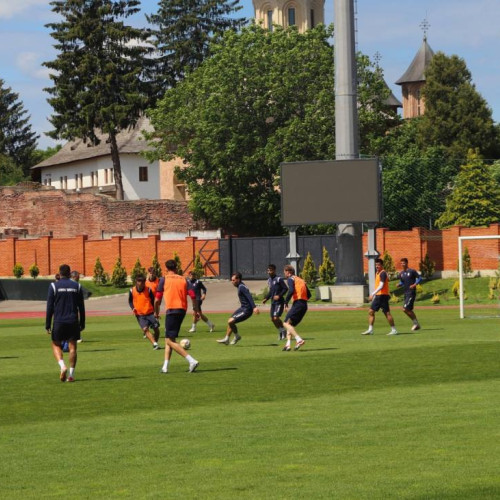 Chindia Târgoviște se luptă cu Slatina pentru ultimul meci din campionat. Dâmbovițenii vor să câștige pentru o încheiere pozitivă a sezonului