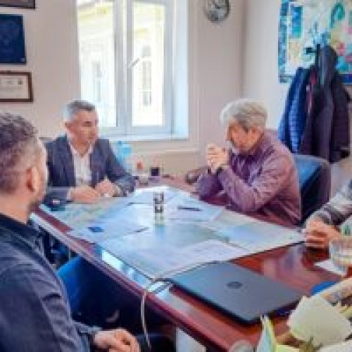 11 instituții din Făgăraș, dotate cu mobilier și echipamente IT prin proiect finanţat prin PNRR