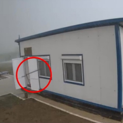 Scandal în Vrancea din cauza sistemului antigrindină - Fermierii atacă cu pietre și lemne, acuzând că împiedică ploaia