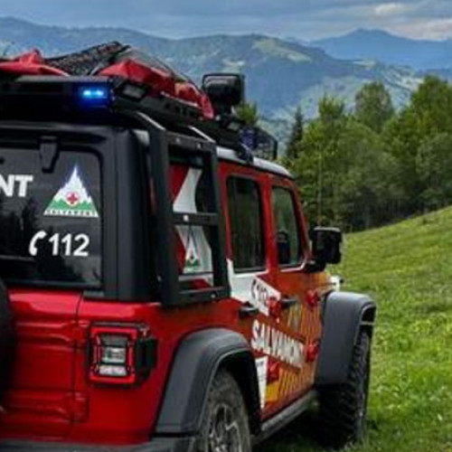 Echipaje intervin în munţii Rodnei pentru a salva o femeie căzută în gol