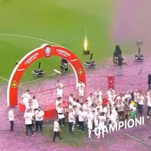 FCSB primeşte trofeul de campioană a României în faţa spectatorilor la Arena Naţională