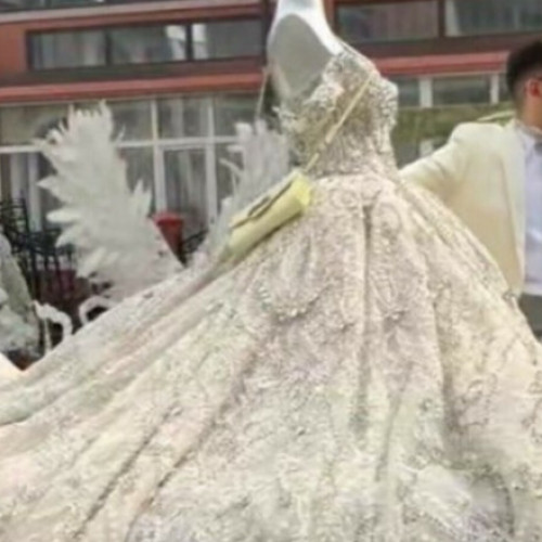 Investigație Despre Nunta cu Alaiul care a Blocat Circulația în Teleorman, Poliția Anchetează Organizatorii și Ține Trusoul pentru Petrecere