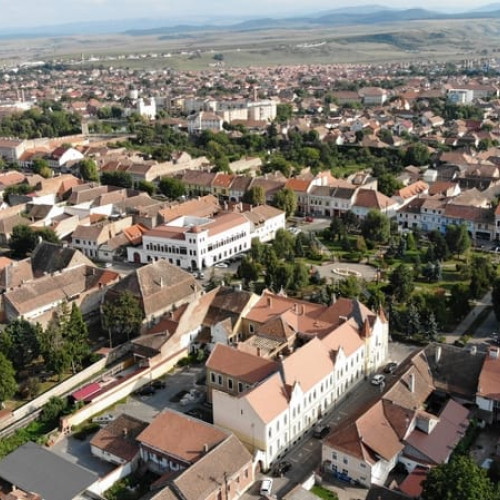 Unitățile de învățământ din Sebeș, dotate cu echipamente IT de peste 4,4 milioane de lei. Licitație lansată în SEAP pentru achiziția de echipamente digitale în cadrul proiectului PNRR