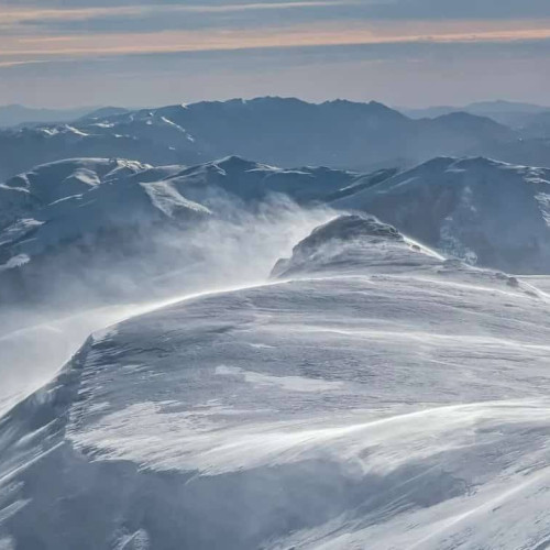 Ninge abundent pe platoul Bucegi, anunță meteorologii: Avertizare Cod Galben de vreme nefavorabilă în zona dâmbovițeană