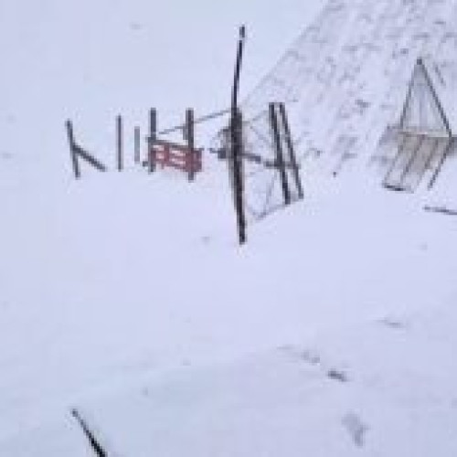 Peisaj de iarnă în mai pe platoul Bucegi: încă un strat de zăpadă proaspătă!