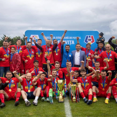 Viitorul Aninoasa, campioană pentru al doilea an consecutiv în Liga a V-a și promovează într-un eșalon superior, mulțumită susținerii autorităților și a suporterilor