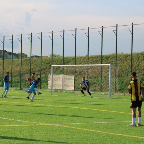 Record de goluri într-un meci din Superliga Vrancei: Atacantul Mădălin Predoiu a înscris 9 goluri în etapa a șasea a play-off-ului. Meciurile din faza play-off au fost pline de goluri și de un record personal impresionant. CSM Adjud 1946 a învins Naționalul Golești cu 11-0 în timp ce CSL Victoria Gugești a câștigat cu 7-0 împotriva Siretului Suraia. Egalitatea a fost între FC Panciu și CSO Viitorul Mărășești cu scorul final 2-2. Derby-ul campionatului: CSM Adjud 1946 vs CSL Victoria Gugești se va juca în următoarea etapă,