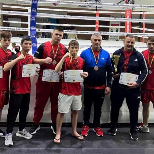 Echipa Club Sportiv Biliești s-a impus în Campionatul Național de Kickboxing pentru Tatami și în Ring K1. Rezultate remarcabile pentru tinerii sportivi din România. Antrenorul Poeană mândru de echipa sa.