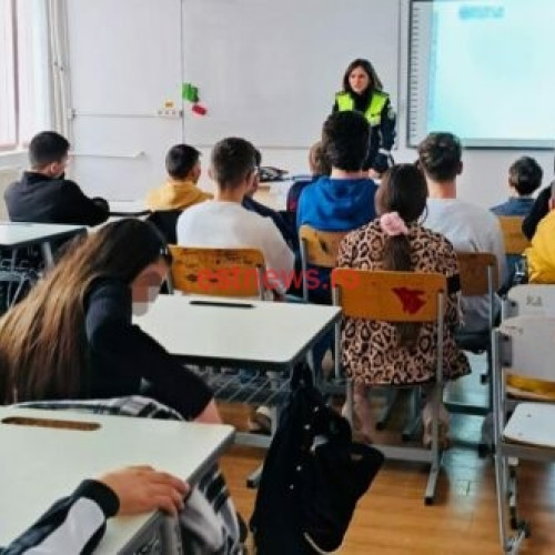 Campanie de prevenire a violenței în școli - 300 elevi și cadre didactice, instruiți de polițiștii Biroului Siguranța Școlară din Vaslui