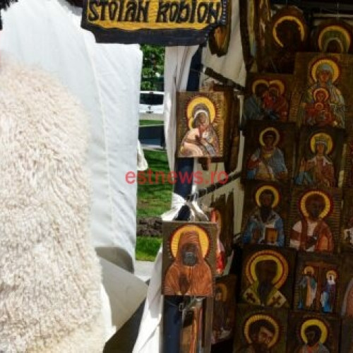 Omul cu icoanele de la Bacău la Târgul de Ouă Încondeiate Vaslui