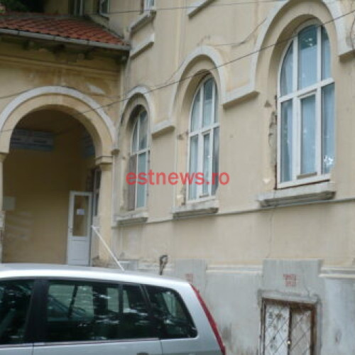 Constructorii concluzionează lucrările la instalarea liftului în secția de oncologie de la Pavilionul TBC până la sfârșitul anului