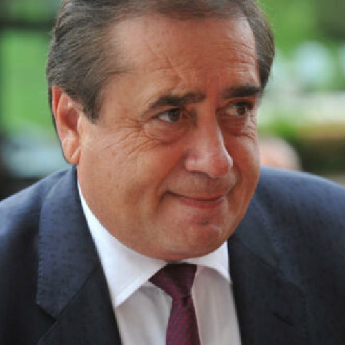 Patronul clubului Astra, Ioan Niculae, este considerat drept cel mai mare dușman al echipei, potrivit unui fost jucător. Geraldo Alves, 39 de ani, care a activat la Astra timp de două sezoane, a declarat că patronul e principalul responsabil pentru problemele financiare și lipsa de respect față de jucători. Jucătorii clubului se confruntă cu dificultăți financiare și sunt nevoiți să accepte reduceri salariale. Dani Coman, președintele clubului, a afirmat că orice jucător poate fi transferat, printre vedetele echipei fiind Alibec, Budescu sau Tamaș.