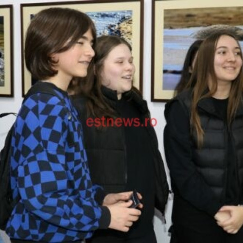 Expoziția de fotografie a regizorului bucureștean Dan Mihalcea deschisă la Muzeul Județean Vaslui.