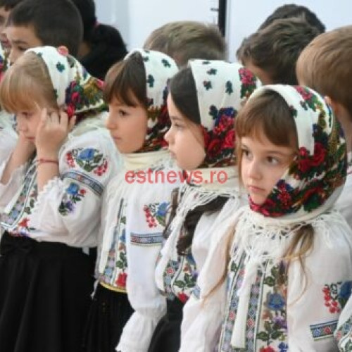 Mare Interes pentru Festivalul de Tradiții "Datina"! 1.500 de Copii au Prezentat Obiceiuri de Iarnă la Concursul din 16 Decembrie 2023